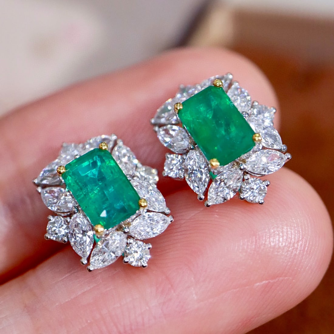 14k Gold 2.62 Ctw Natural Emerald & Diamond Earrings - 8