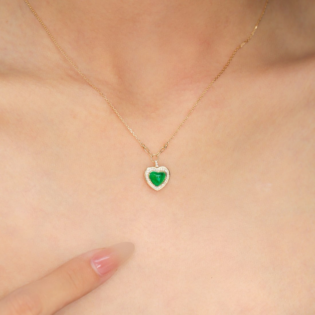 14k Gold 1.07 Ctw Vivid Green Natural Emerald & Diamond Necklace - 6