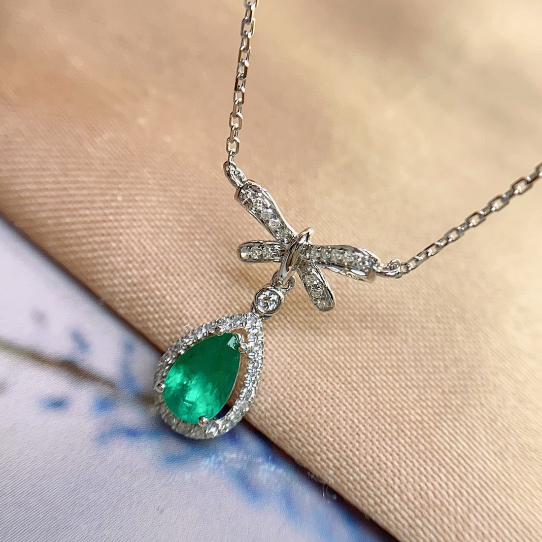 14k Gold 0.60 Ct Natural Emerald & Diamond Necklace - 4