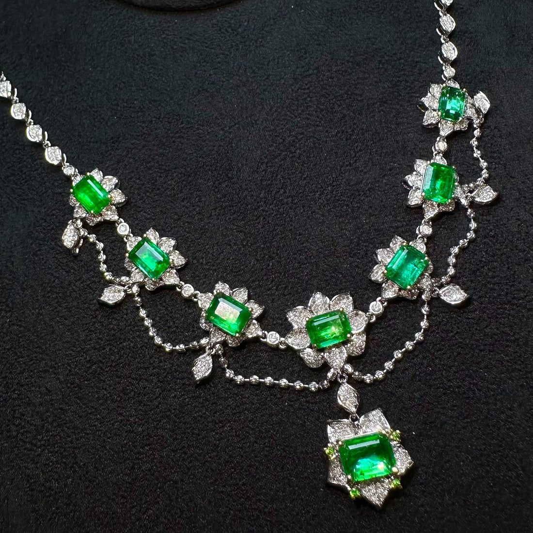 14k Gold 8.5 Ct Vivid Green Natural Emerald & Diamond & Tsavorite Necklace - 3