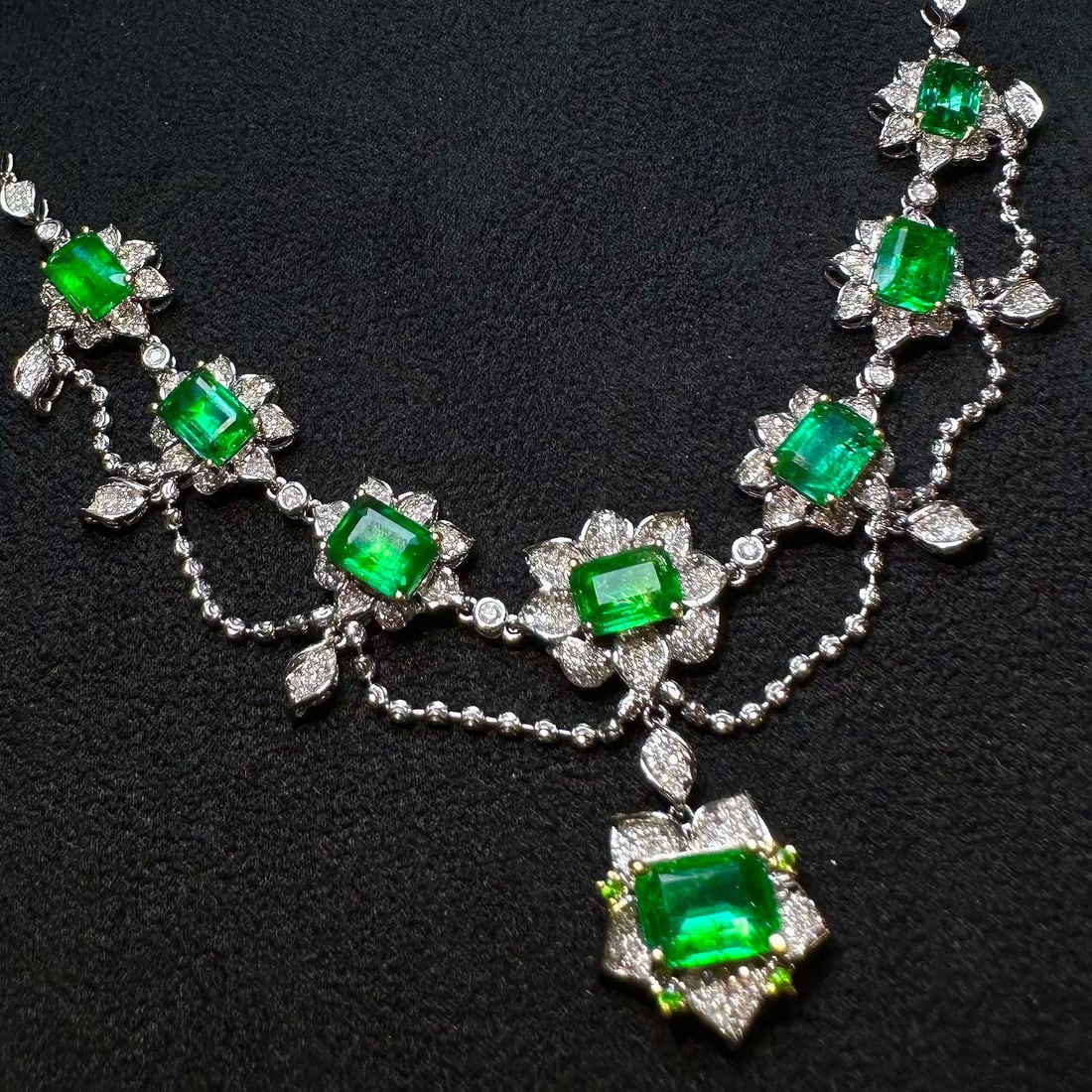 14k Gold 8.5 Ct Vivid Green Natural Emerald & Diamond & Tsavorite Necklace - 4