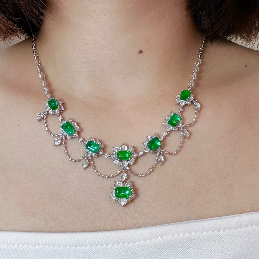14k Gold 8.5 Ct Vivid Green Natural Emerald & Diamond & Tsavorite Necklace - 6