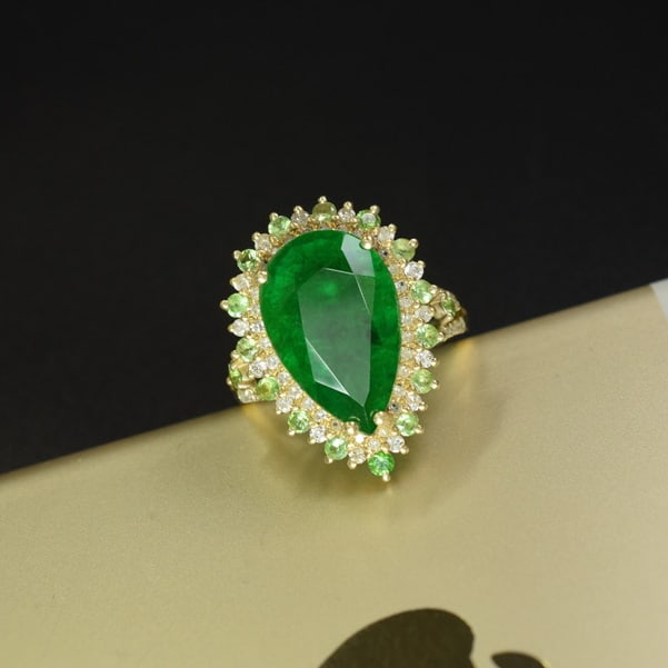 14k Gold 5.49 Ctw Vivid Green Natural Emerald & Diamond Ring: Ref:231059005 // gold content:14k gold // ring size:7. 25us // // main gemstone:emerald // shape:pear // carat weight:5. 08ct // color:vivid green // treatment:natural // // adjacent gemstone 2 : diam
