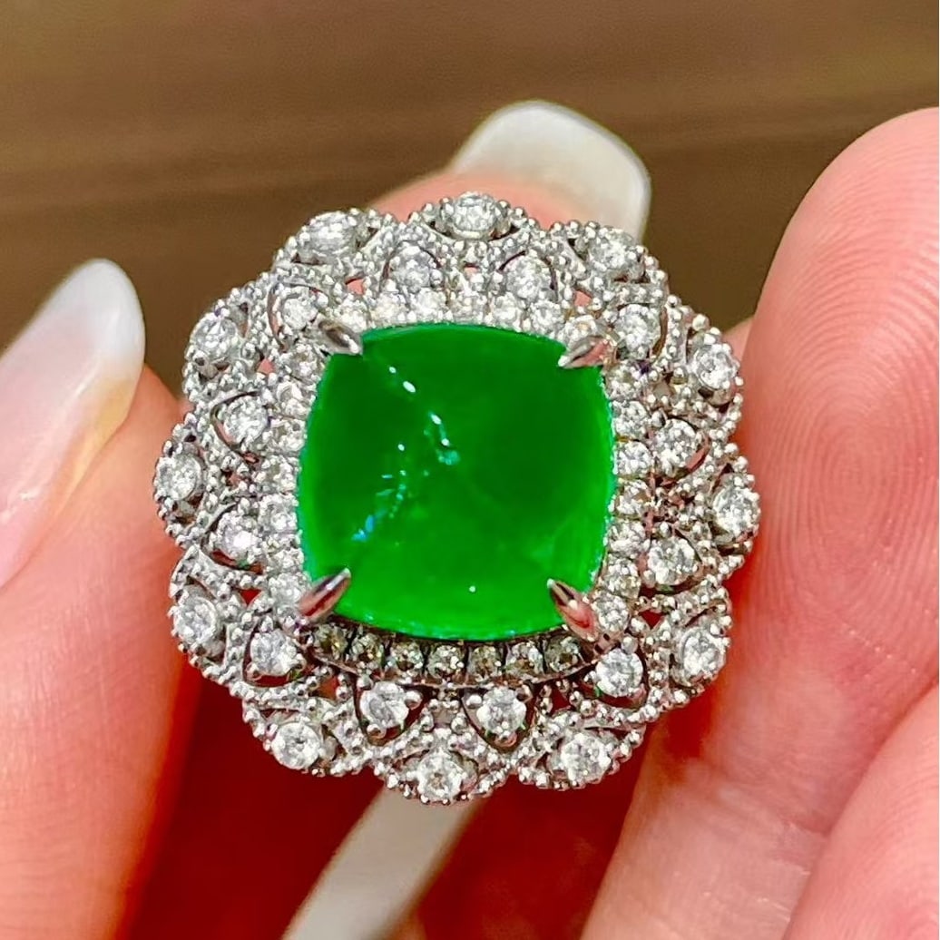 14k Gold 4.5 Ct Vivid Green Natural Emerald & Diamond Ring: Ref:231059027 // gold content:14k gold // ring size:7. 25us // // main gemstone:emerald // shape:sugar-loaf // carat weight:4. 5ct // color:vivid green // treatment:natural // // adjacent gemstone 2