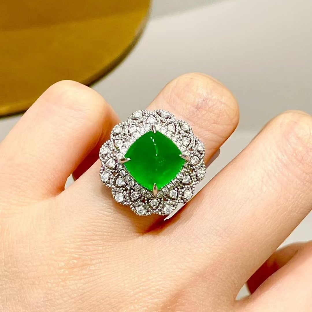14k Gold 4.5 Ct Vivid Green Natural Emerald & Diamond Ring - 3
