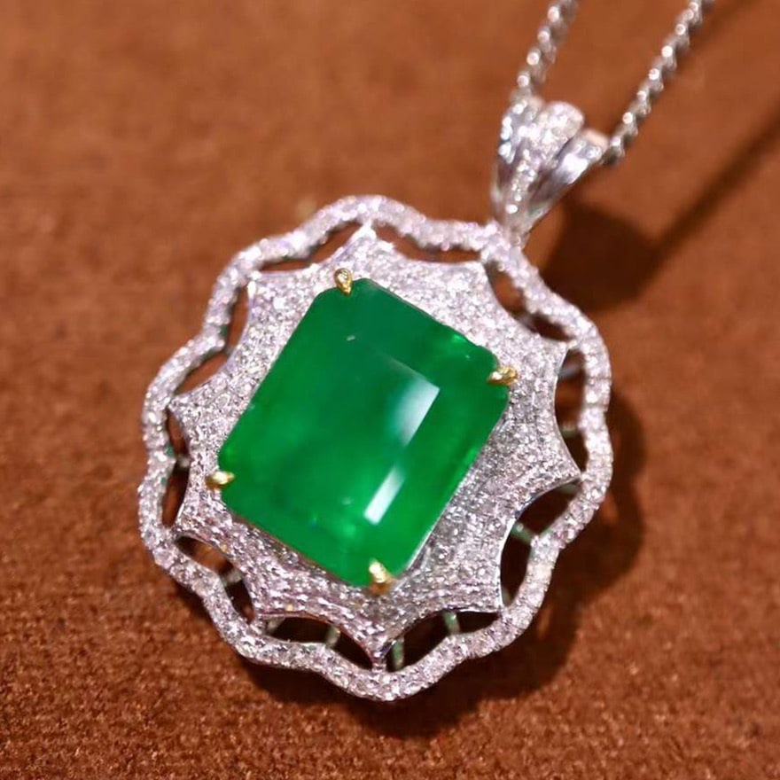 14k Gold 4.79 Ctw Vivid Green Natural Emerald & Diamond Pendant( Without Chain ): Ref:231059030 // gold content:14k gold // main gemstone:emerald // shape:octagonal // carat weight:4. 35ct // color:vivid green // treatment:natural // // adjacent gemstone 2 : diamond // shape:round 