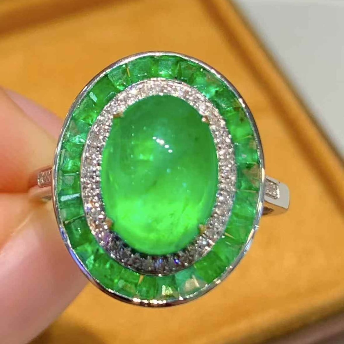14k Gold 3 Ct Vivid Green Natural Emerald & Diamond Ring - 4