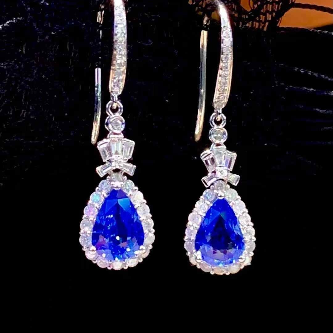 14k Gold 1.5 Ct Natural Sapphire & Diamond Earrings: Ref:231059110 // gold content:14k gold // main gemstone:sapphire // shape:pear // carat weight:1. 5ct // color:blue // treatment:natural // // adjacent gemstone 2 : diamond // shape:multiple //