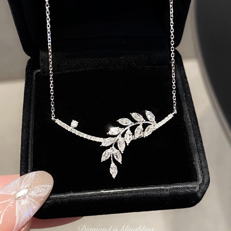 14k Gold 0.35 Ct Natural H Diamond Necklace: Ref:231059122 // gold content:14k gold // main gemstone:diamond // shape:multiple // carat weight:0. 35ct // clarity grade:vs-si // color:h // treatment:natural // Low Estimate: 2400 Condition: New