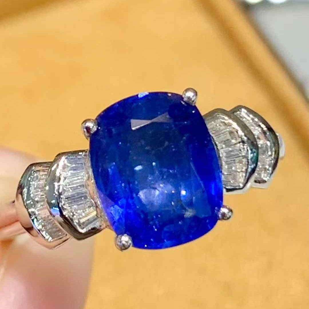 14k Gold 2.8 Ct Natural Sapphire & Diamond Ring: Ref:231059150 // gold content:14k gold // ring size:7. 25us // // main gemstone:sapphire // shape:cushion // carat weight:2. 8ct // color:blue // treatment:natural // // adjacent gemstone 2 : diamond 