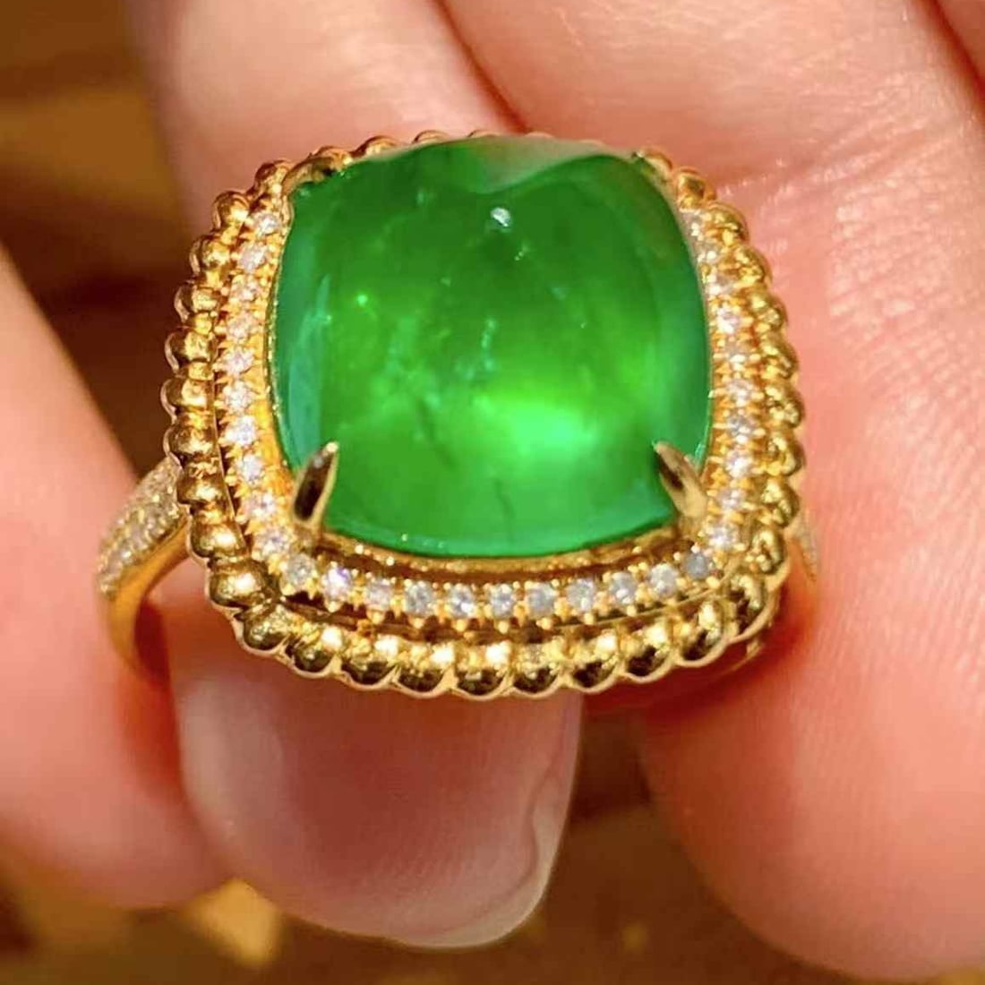 14k Gold 5.6 Ct Natural Emerald & Diamond Ring - 2