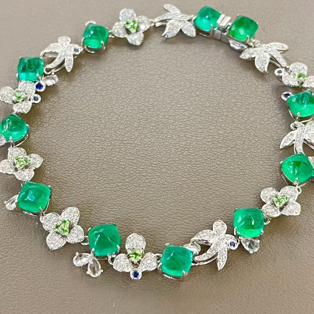 14k Gold 9.6 Ctw Natural Emerald & Diamond Bracelet: Ref:231059156 // gold content:14k gold // main gemstone:emerald // shape:sugar-loaf // carat weight:8. 6ct // color:green // treatment:natural // // adjacent gemstone 2 : diamond // shape:round //