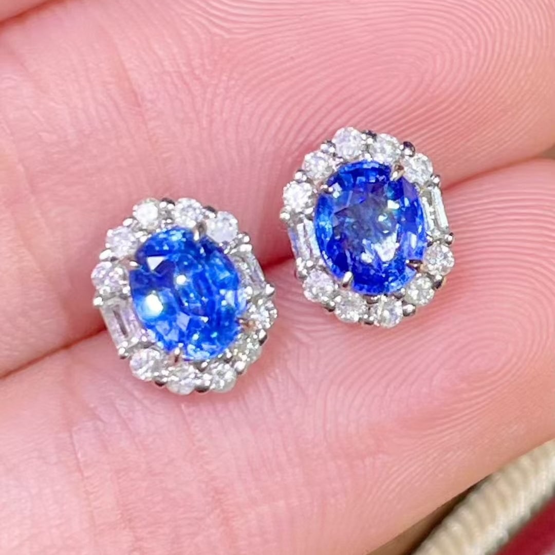 14k Gold 1.45 Ctw Natural Sapphire & Diamond Earrings: Ref:231059160 // gold content:14k gold // main gemstone:sapphire // shape:oval // carat weight:1. 1ct // color:blue // treatment:natural // // adjacent gemstone 2 : diamond // shape:round // carat