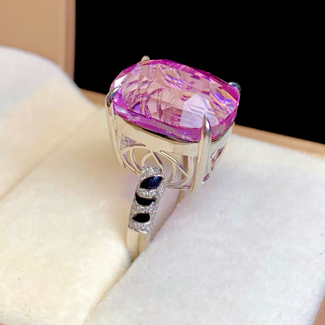 14k Gold 23.2 Ct Natural Kunzite & Diamond Ring - 3