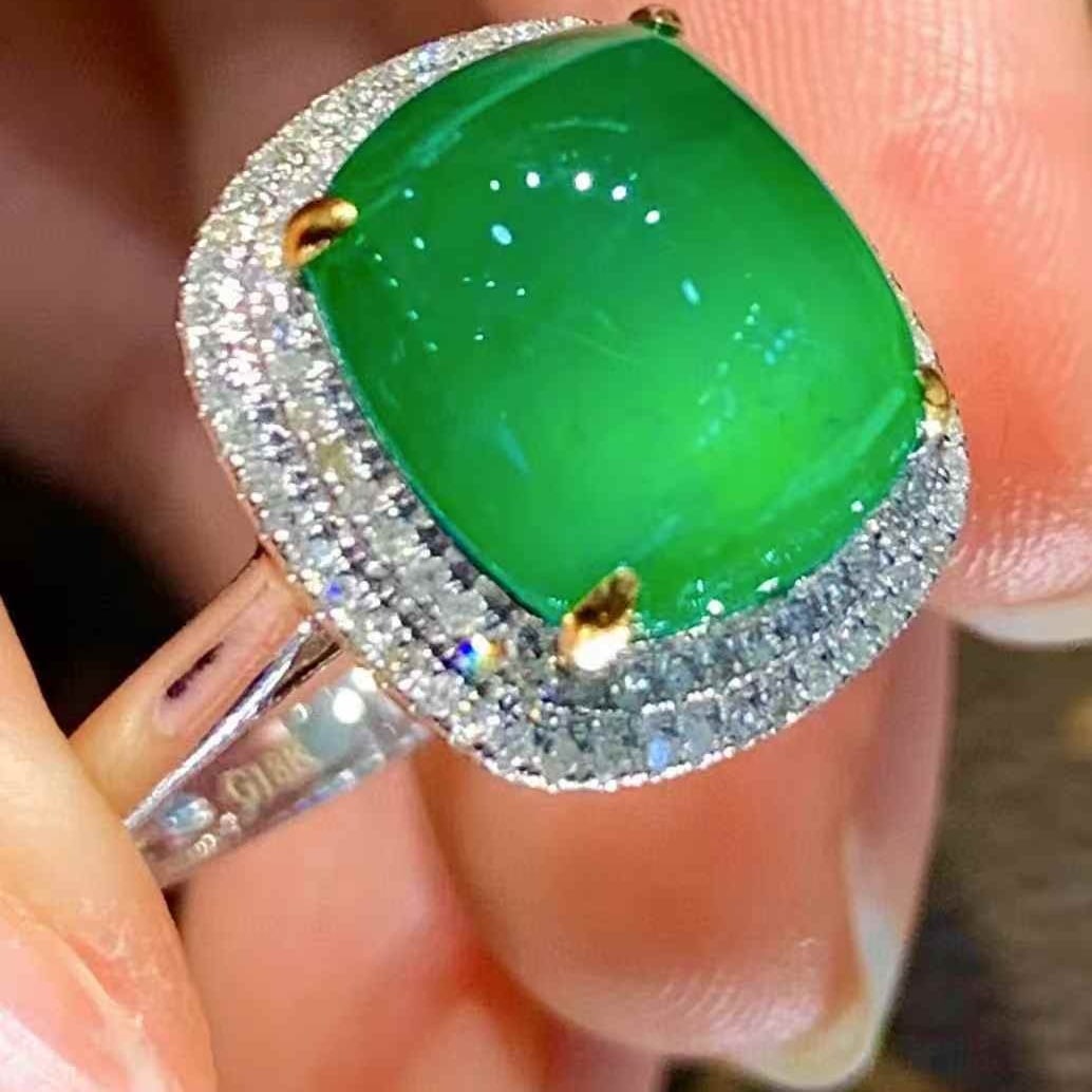 14k Gold 4.6 Ct Natural Emerald & Diamond Ring: Ref:231059200 // gold content:14k gold // ring size:7. 25us // // main gemstone:emerald // shape:cushion // carat weight:4. 6ct // color:green // treatment:natural // // adjacent gemstone 2 : diamond