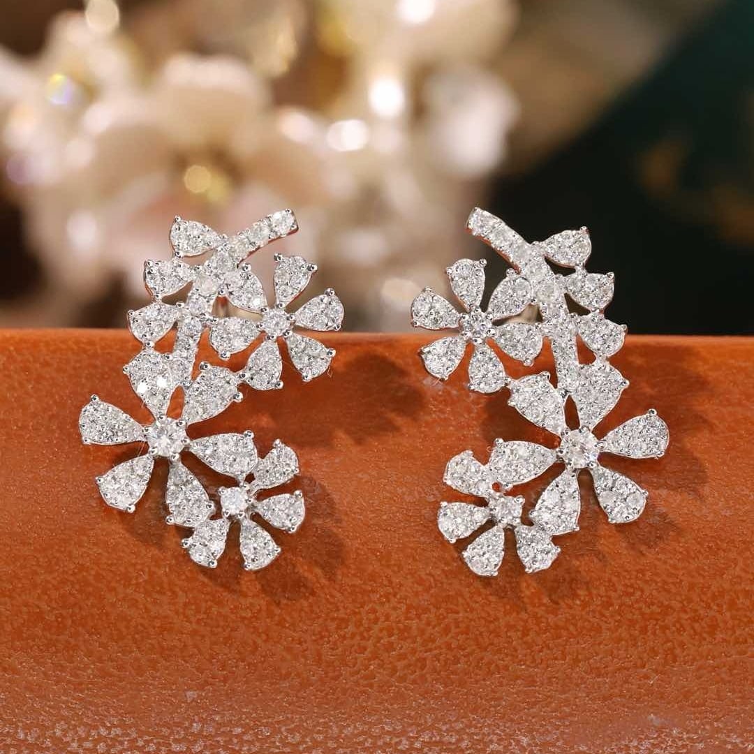 14k Gold 0.6 Ct Natural H Diamond Earrings: Ref:231059213 // gold content:14k gold // main gemstone:diamond // shape:round // carat weight:0. 6ct // clarity grade:vs-si // color:h // treatment:natural // cut grade:g // Low Estimate: 2400