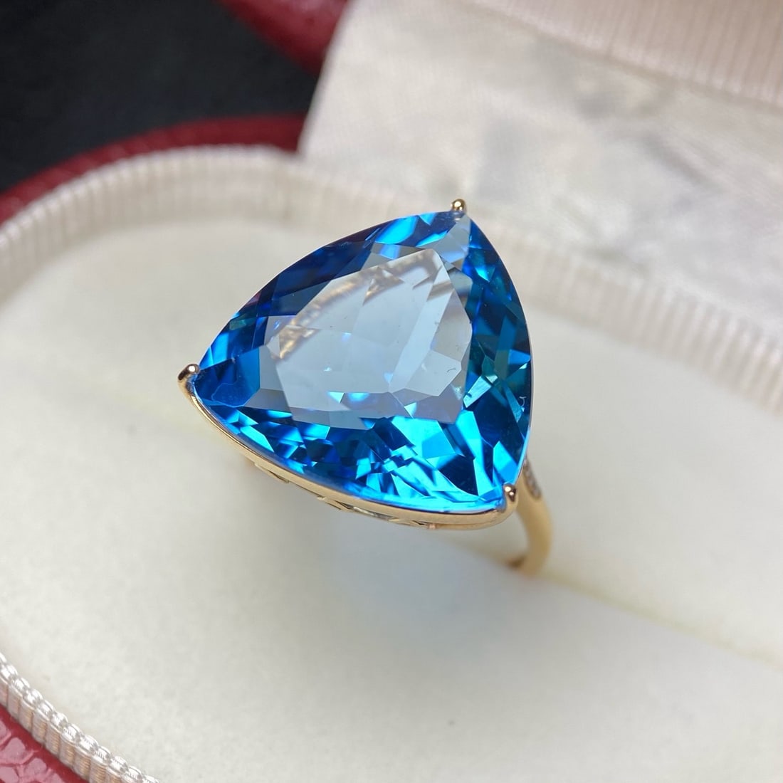 14k Gold 20.3 Ct Natural Topaz & Diamond Ring - 3
