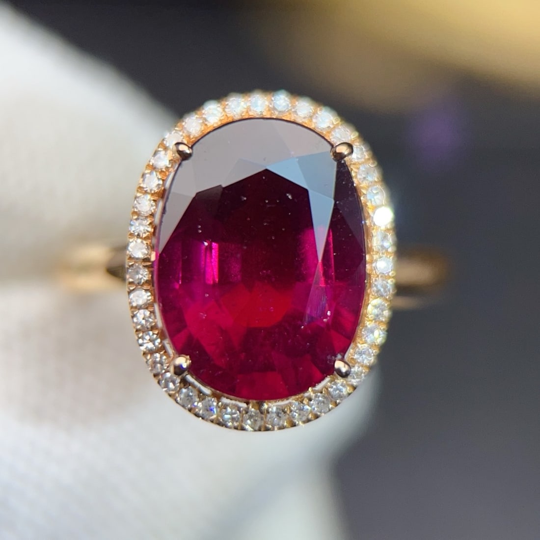 14k Gold 6.05 Ctw Natural Garnet & Diamond Ring: Ref:231059223 // gold content:14k gold // ring size:7. 25us // // main gemstone:garnet // shape:oval // carat weight:5. 85ct // color:red // treatment:natural // // adjacent gemstone 2 : diamond //