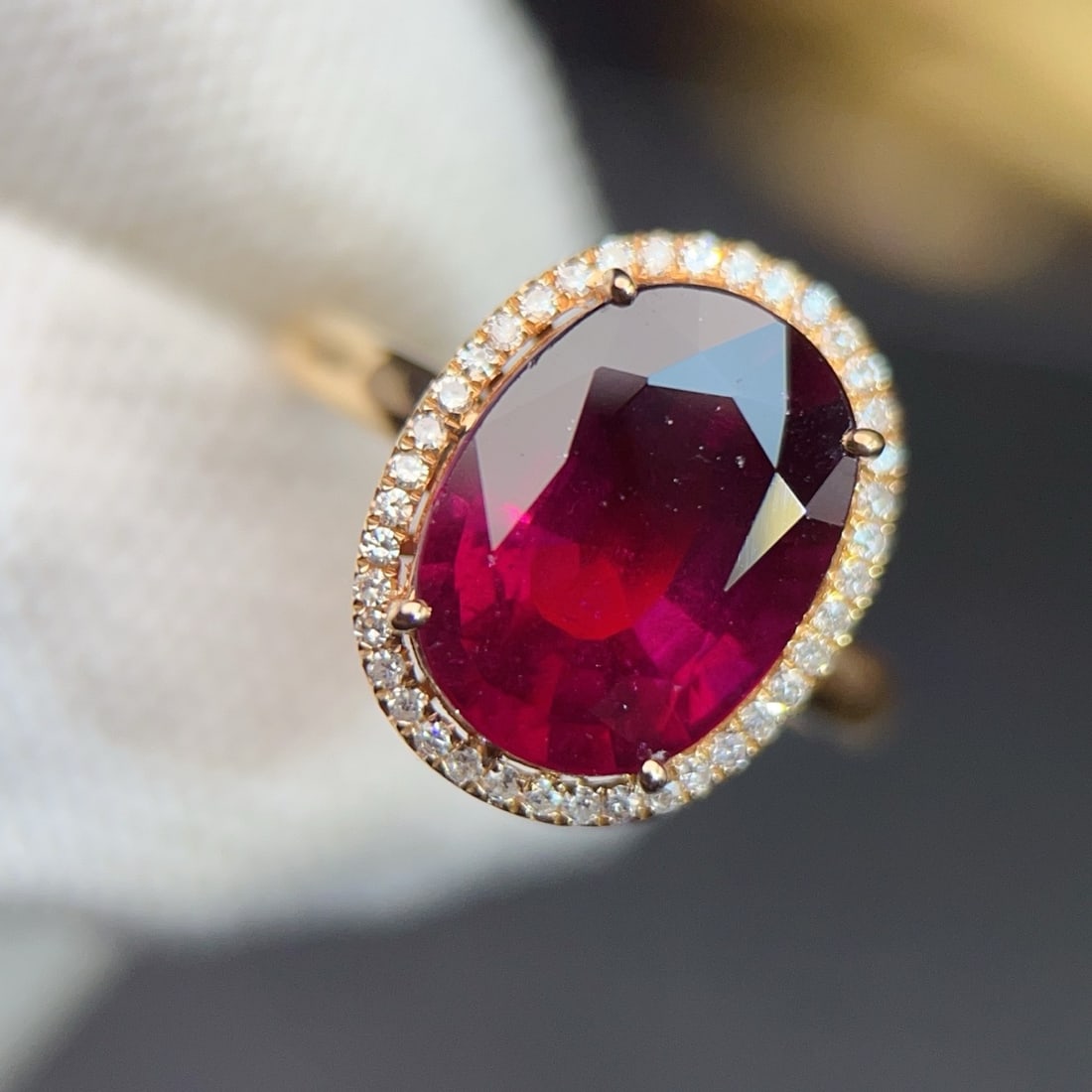 14k Gold 6.05 Ctw Natural Garnet & Diamond Ring - 2