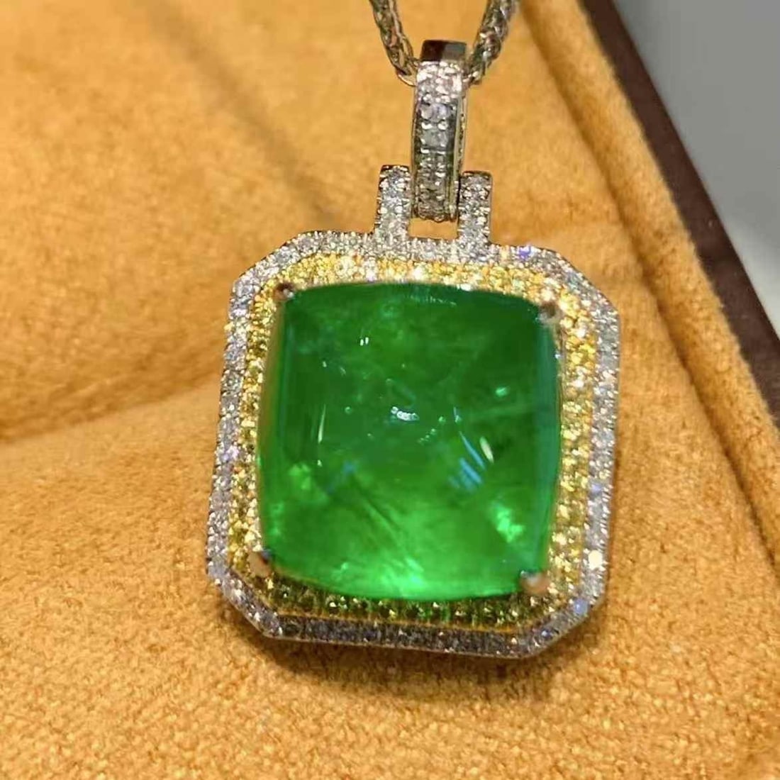 14k Gold 6.8 Ct Natural Emerald & Diamond Pendant( Without Chain ) - 4