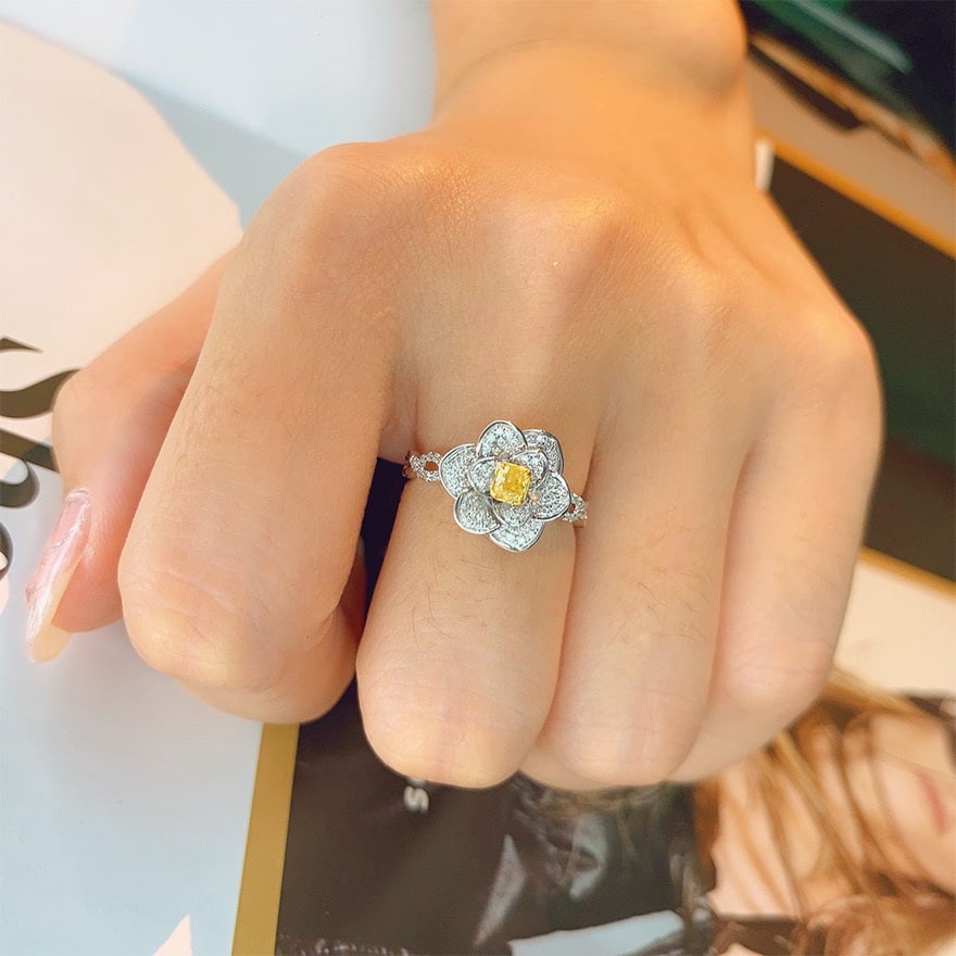 14k Gold 0.4 Ct Natural Color Diamond Ring - 4