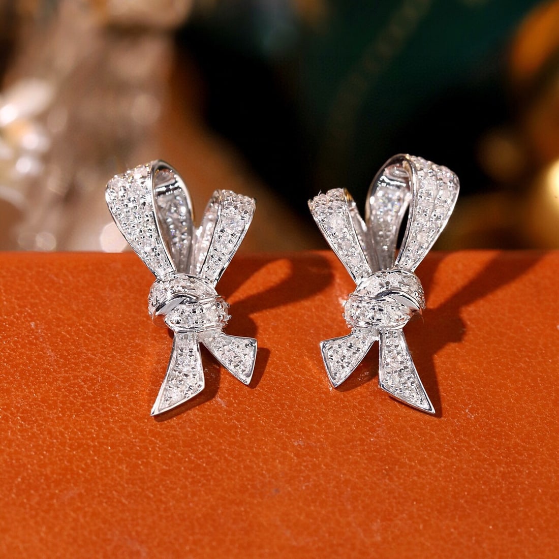14k Gold 0.52 Ct Natural H Diamond Earrings: Ref:231059255 // gold content:14k gold // main gemstone:diamond // shape:round // carat weight:0. 52ct // clarity grade:vs-si // color:h // treatment:natural // cut grade:g // Low Estimate: 2600