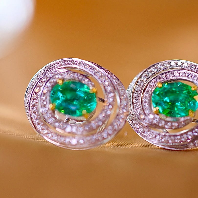 14k Gold 3.25 Ctw Vivid Green Natural Emerald & Diamond Earrings: Ref:231060031 // gold content:14k gold // main gemstone:emerald // shape:oval // carat weight:2. 44ct // color:vivid green // treatment:natural // // adjacent gemstone 2 : diamond // shape:round //