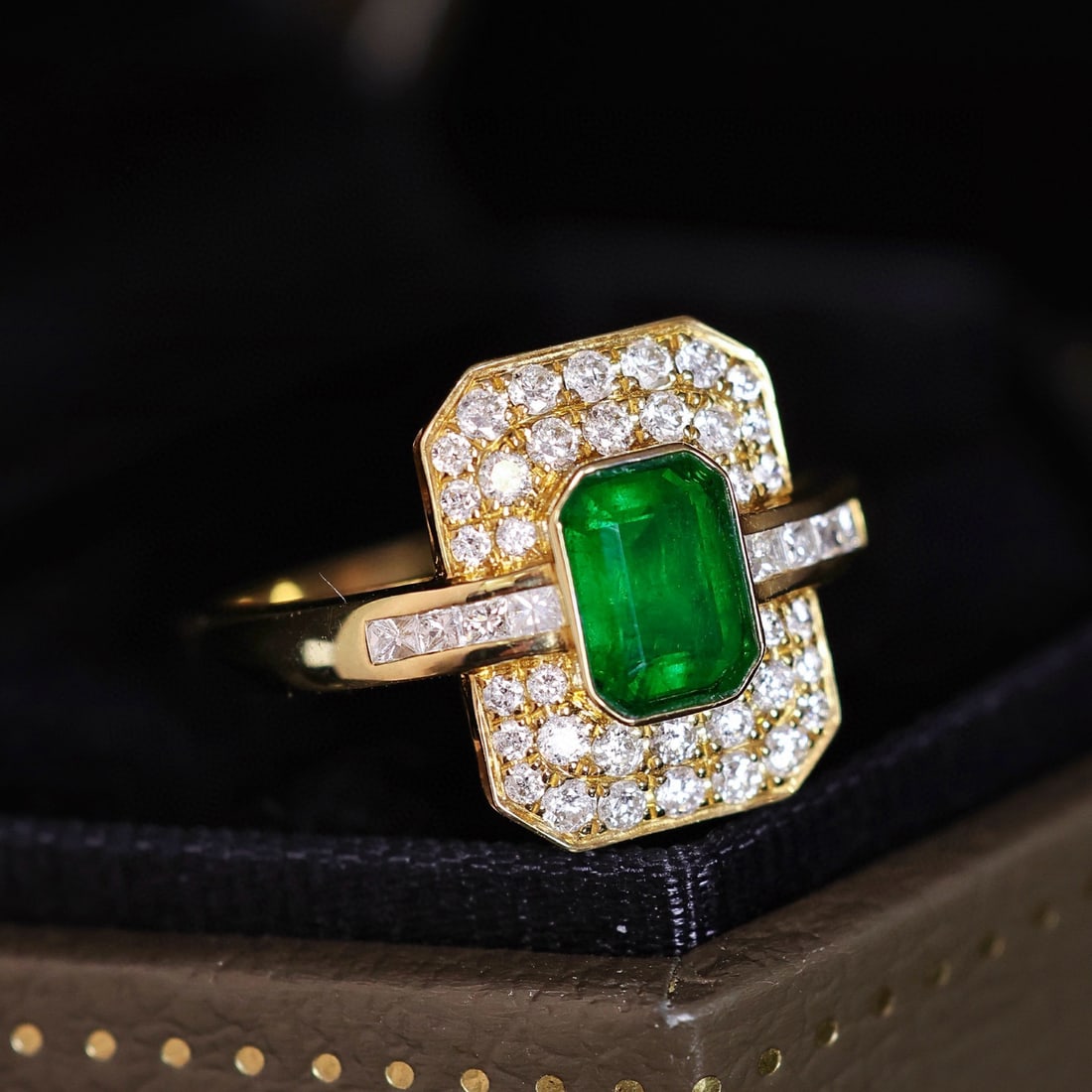 14k Gold 1.33 Ctw Vivid Green Natural Emerald & Diamond Ring - 3