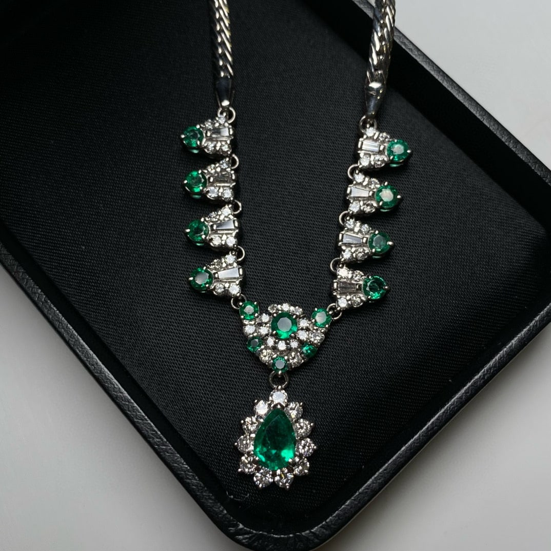 14k Gold 3.11 Ctw Vivid Green Natural Emerald & Emerald Necklace: Ref:231060038 // gold content:14k gold // main gemstone:emerald // shape:pear // carat weight:2. 11ct // color:vivid green // treatment:natural // // adjacent gemstone 2 : emerald // shape:round //