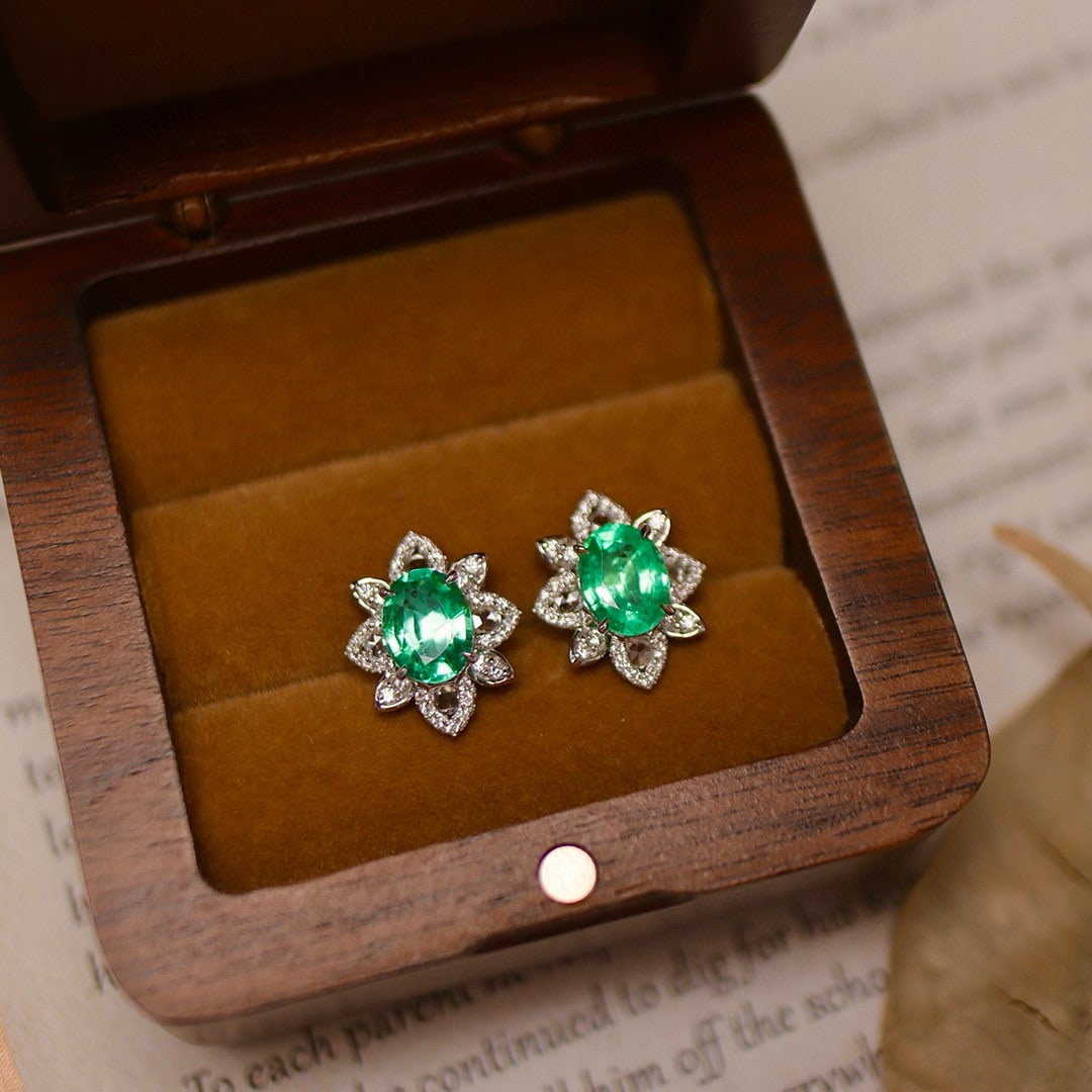 14k Gold 2.78 Ctw Natural Emerald & Diamond Earrings: Ref:231060042 // gold content:14k gold // main gemstone:emerald // shape:oval // carat weight:2. 34ct // color:green // treatment:natural // // adjacent gemstone 2 : diamond // shape:round // carat