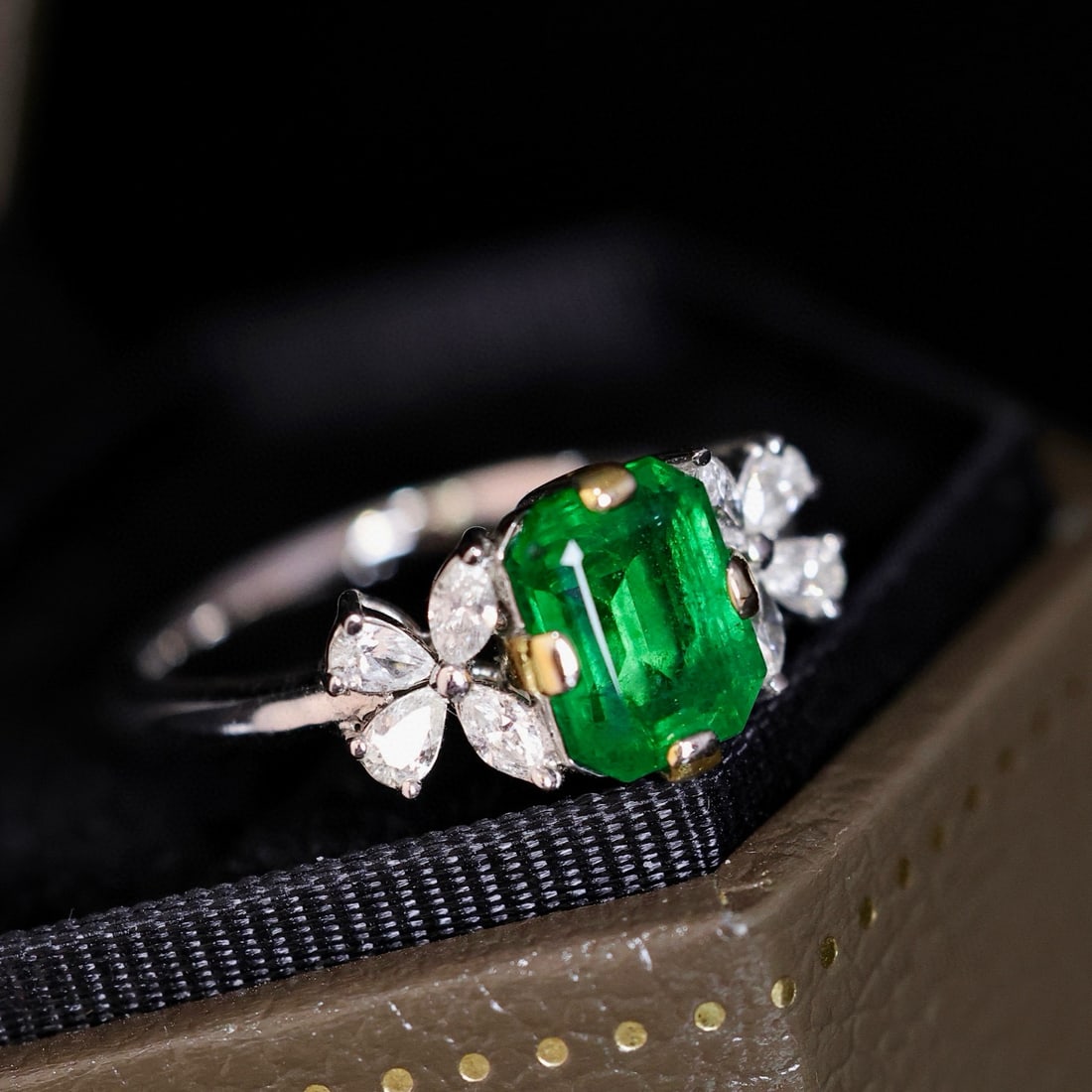 14k Gold 2.21 Ctw Vivid Green Natural Emerald & Diamond Ring - 2
