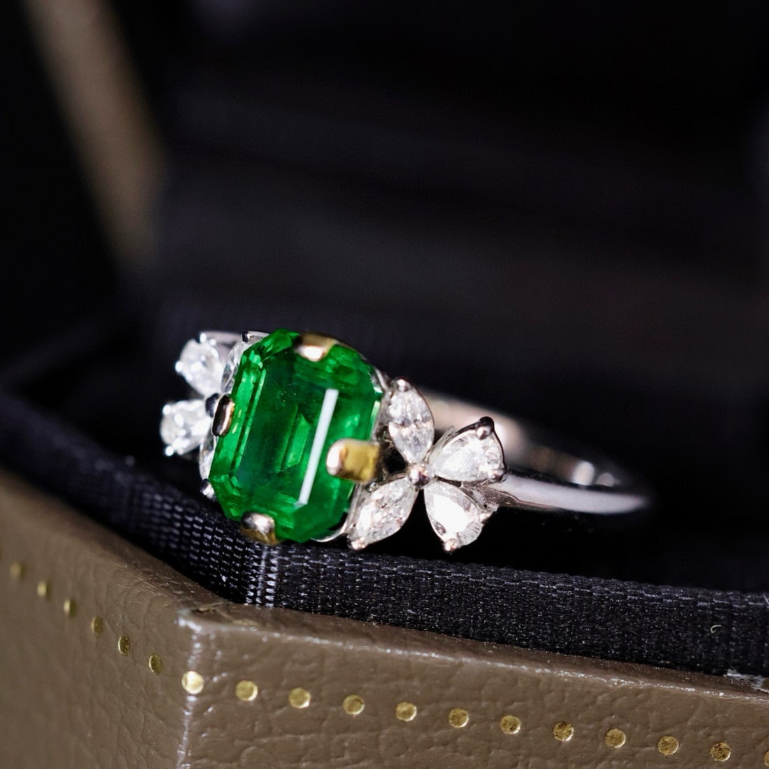 14k Gold 2.21 Ctw Vivid Green Natural Emerald & Diamond Ring - 3