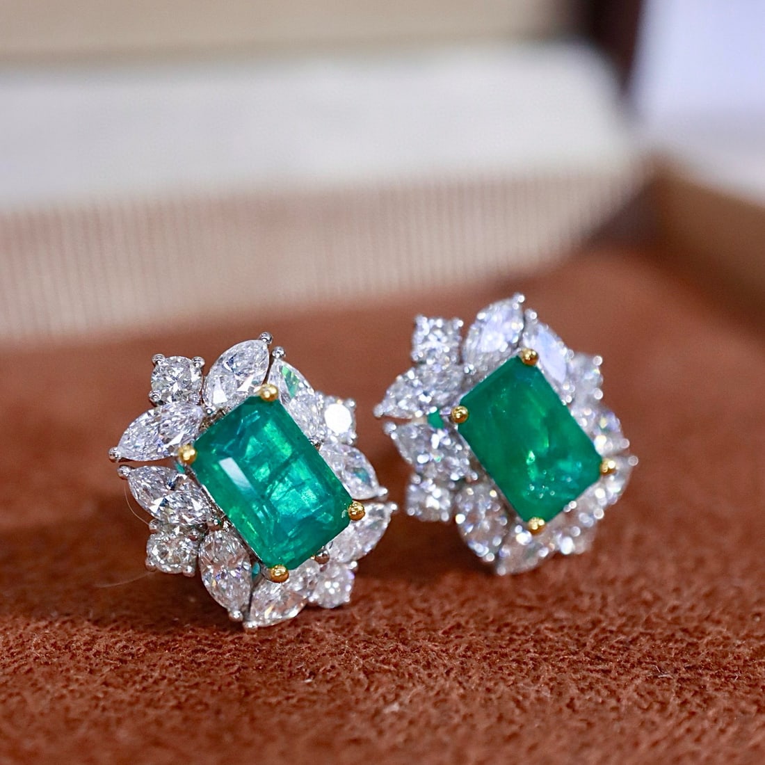 14k Gold 2.62 Ctw Natural Emerald & Diamond Earrings - 3