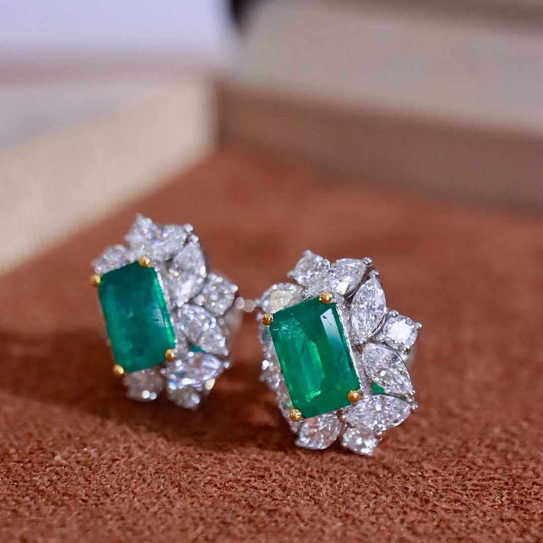 14k Gold 2.62 Ctw Natural Emerald & Diamond Earrings - 4