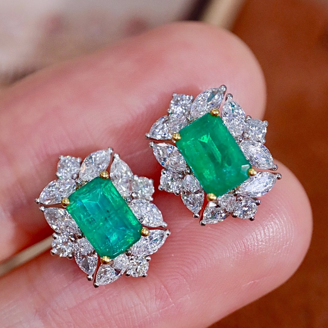 14k Gold 2.62 Ctw Natural Emerald & Diamond Earrings - 7