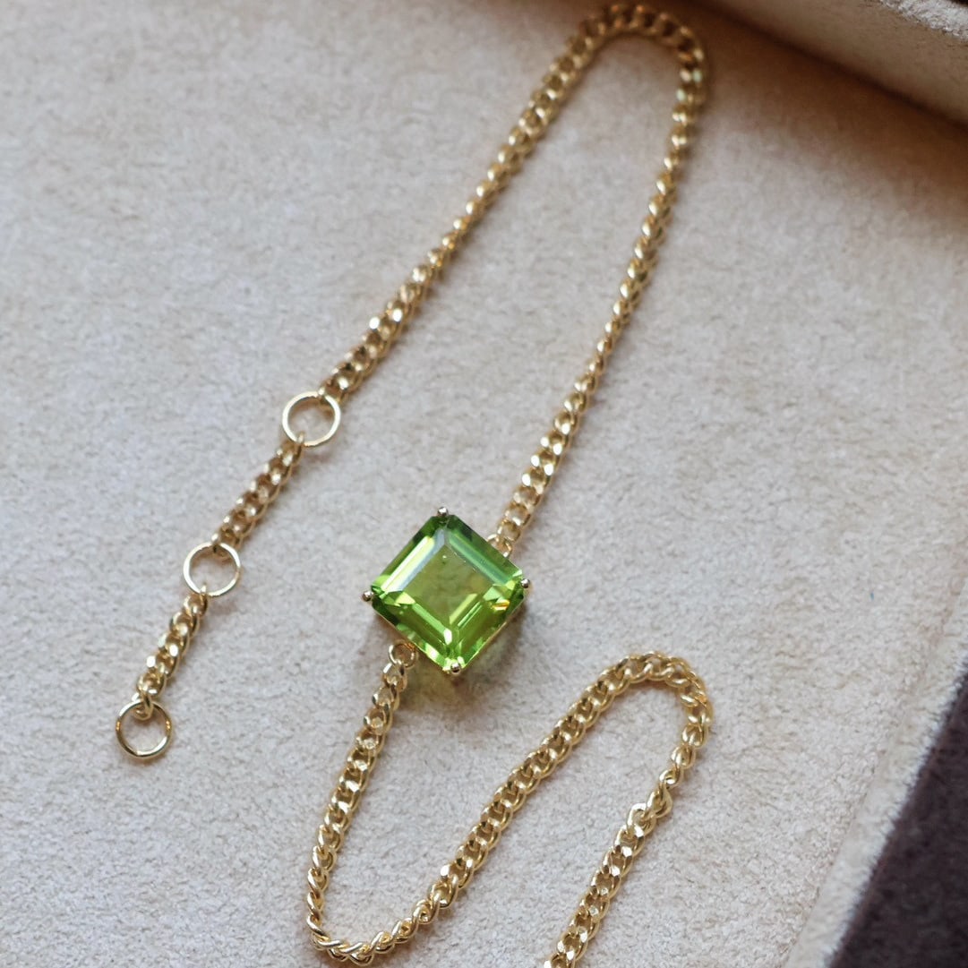 14k Gold 1.5 Ct Natural Peridot Bracelet: Ref:231060056 // gold content:14k gold // main gemstone:peridot // shape:rectangle // carat weight:1. 5ct // color:green // treatment:natural // Condition: New Low Estimate: 1100 High Estimate: 1700