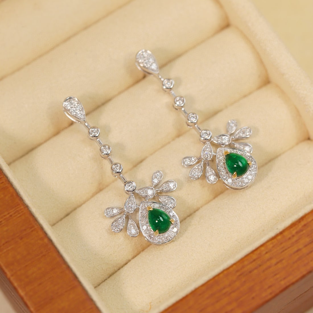 14k Gold 0.71 Ctw Vivid Green Natural Emerald & Diamond Earrings: Ref:231060059 // gold content:14k gold // main gemstone:emerald // shape:pear // carat weight:0. 45ct // color:vivid green // treatment:natural // // adjacent gemstone 2 : diamond // shape:round // ca