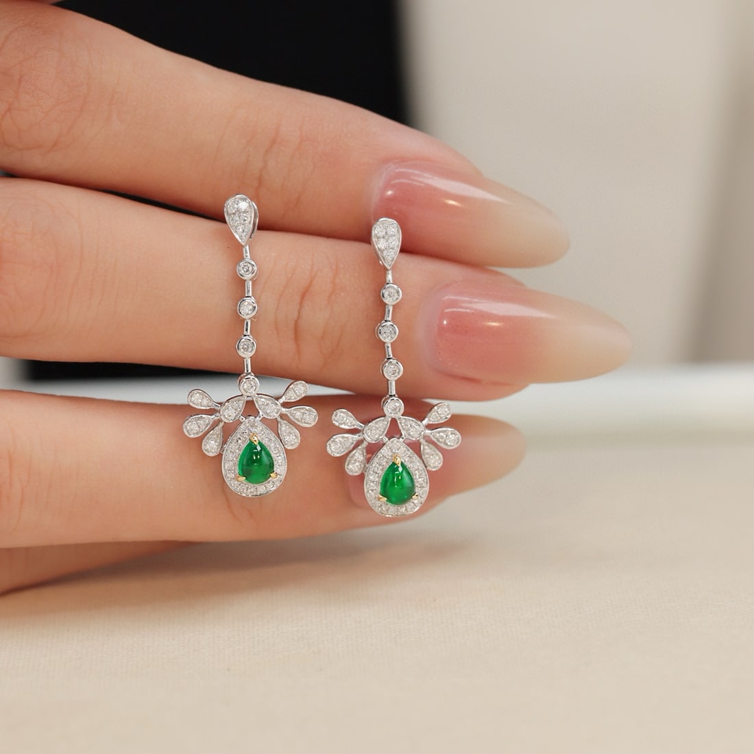 14k Gold 0.71 Ctw Vivid Green Natural Emerald & Diamond Earrings - 4