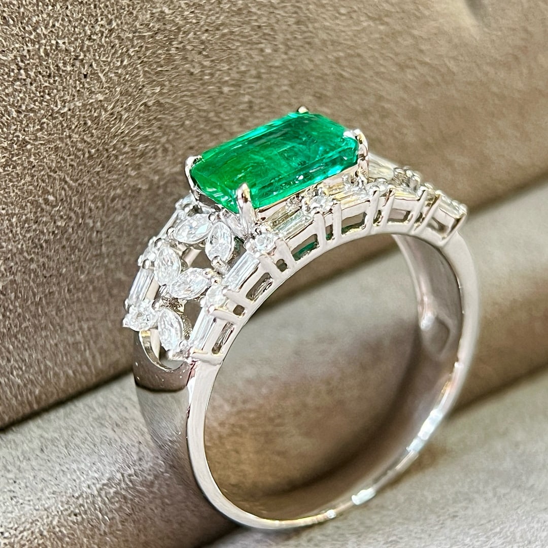 14k Gold 2.35 Ctw Vivid Green Natural Emerald & Diamond Ring - 5