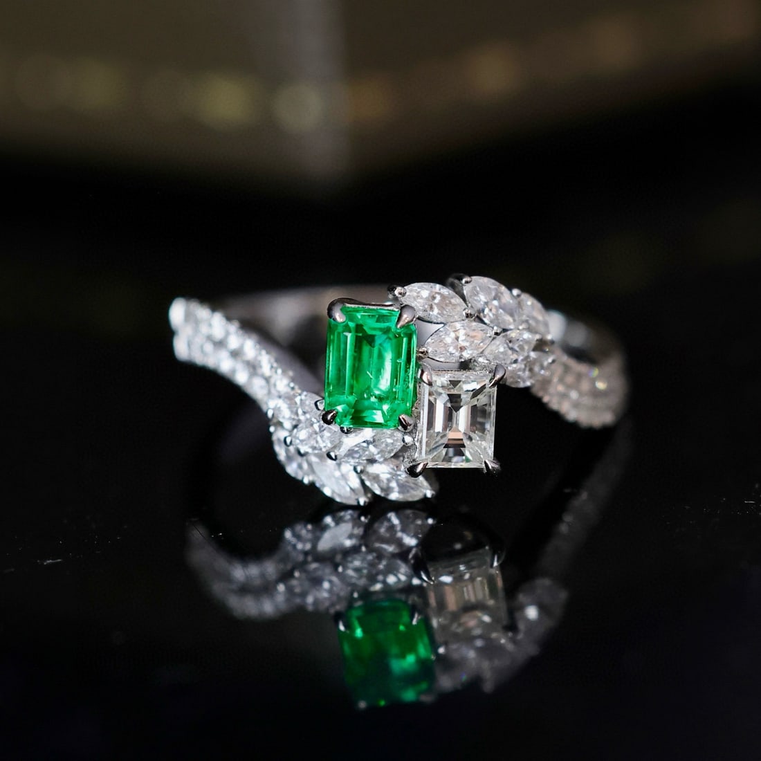 14k Gold 1.05 Ctw Vivid Green Natural Emerald & Diamond Ring: Ref:231060062 // gold content:14k gold // ring size:7. 25us // // main gemstone:emerald // shape:octagonal // carat weight:0. 34ct // color:vivid green // treatment:natural // // adjacent gemstone 2