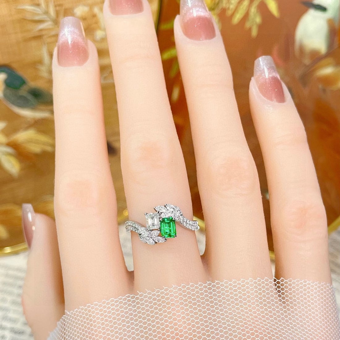 14k Gold 1.05 Ctw Vivid Green Natural Emerald & Diamond Ring - 5
