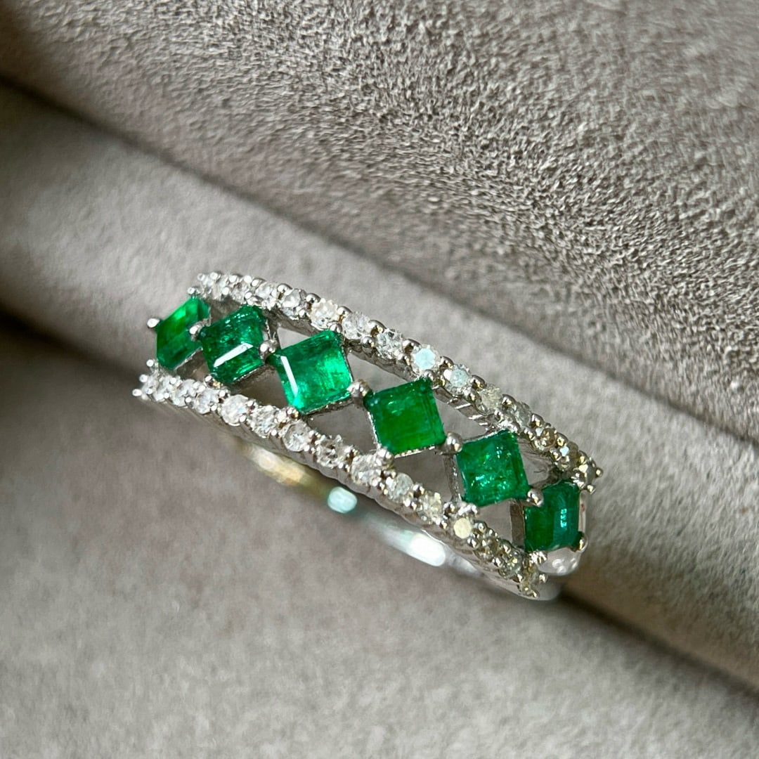 14k Gold 0.96 Ctw Natural Emerald & Diamond Ring - 2