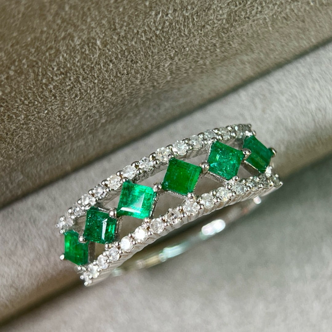 14k Gold 0.96 Ctw Natural Emerald & Diamond Ring - 3