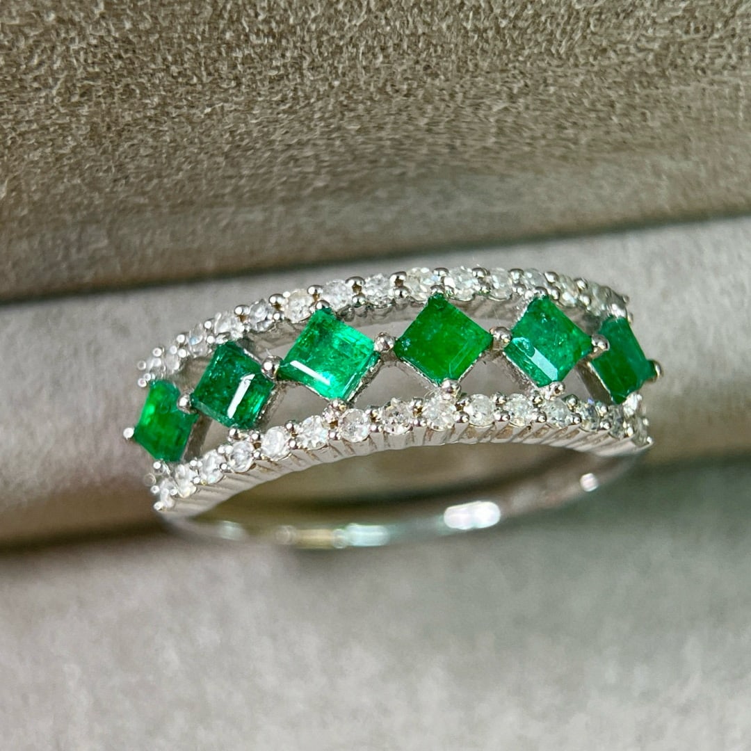 14k Gold 0.96 Ctw Natural Emerald & Diamond Ring - 4