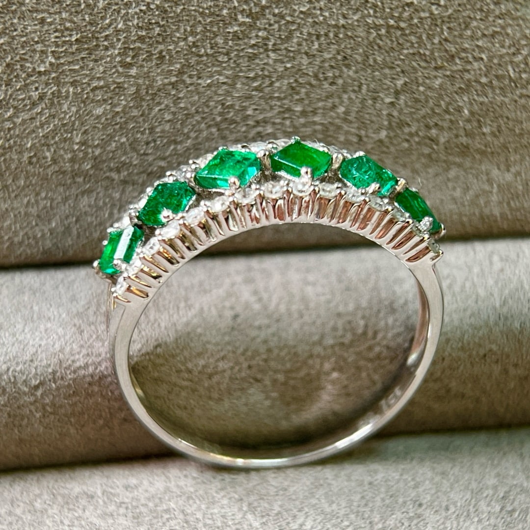 14k Gold 0.96 Ctw Natural Emerald & Diamond Ring - 5