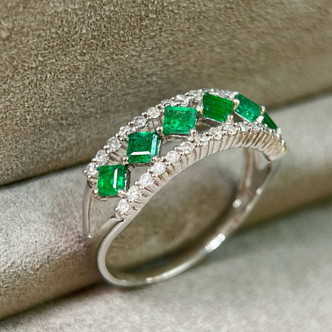 14k Gold 0.96 Ctw Natural Emerald & Diamond Ring - 6