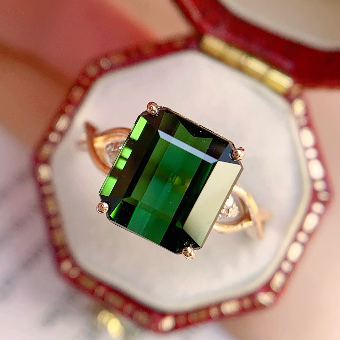 14k Gold 4.55 Ct Natural Tourmaline & Diamond Ring: Ref:231060076 // gold content:14k gold // ring size:7. 25us // // main gemstone:tourmaline // shape:octagonal // carat weight:4. 55ct // color:green // treatment:natural // // adjacent gemstone 2 :