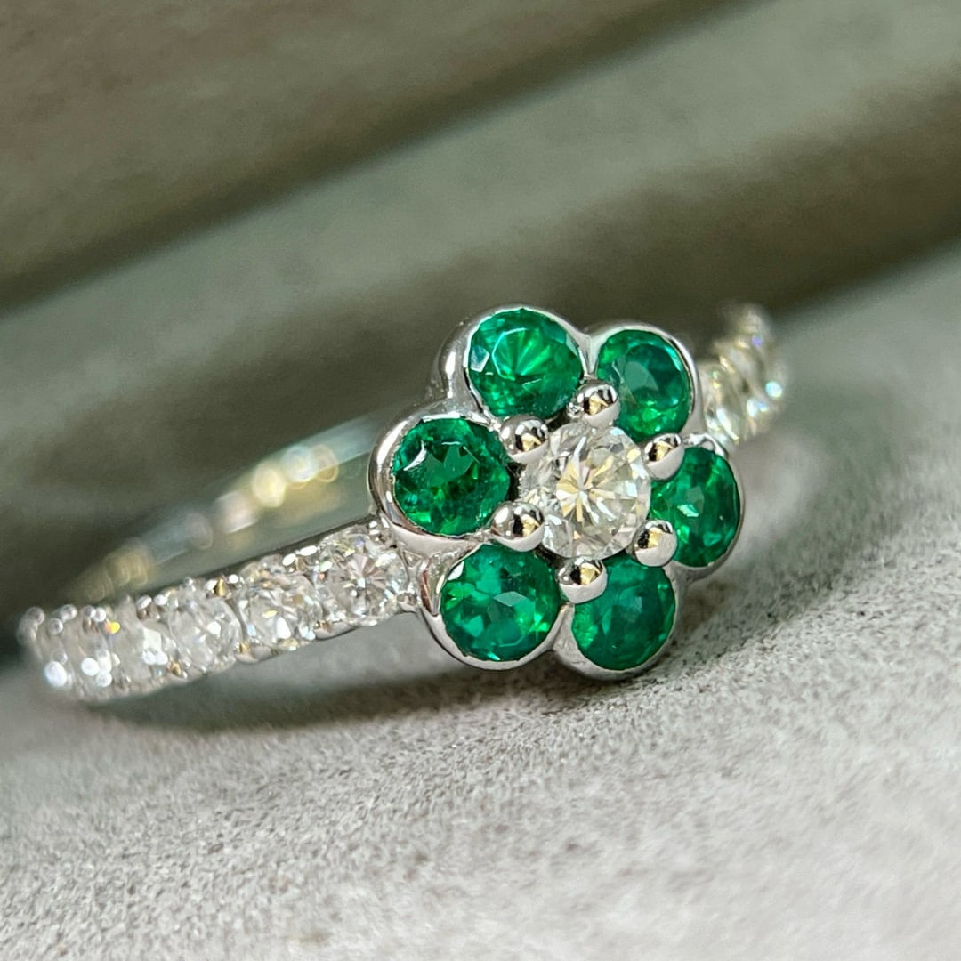 14k Gold 1.6 Ctw Natural Emerald & Diamond Ring - 4