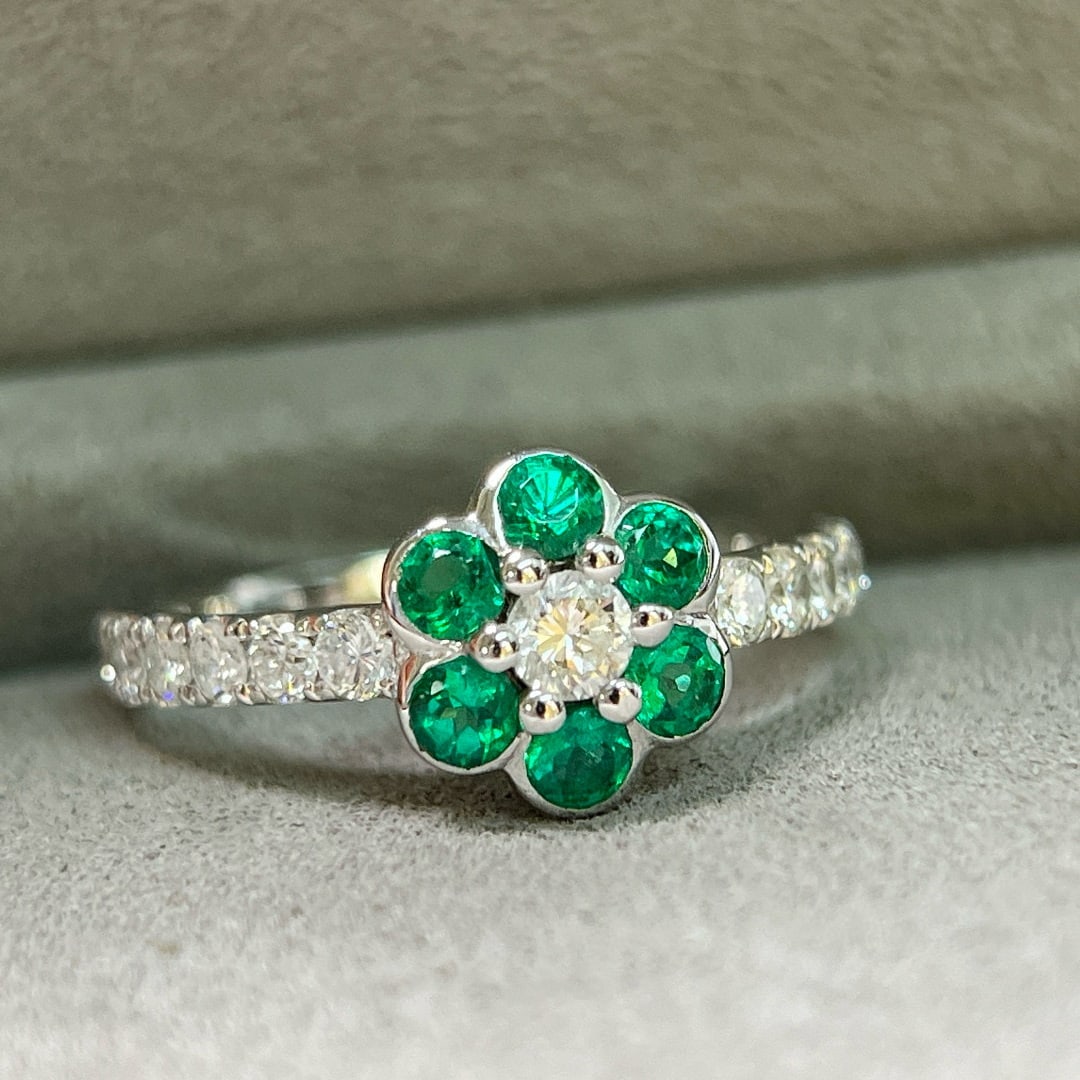14k Gold 1.6 Ctw Natural Emerald & Diamond Ring - 6