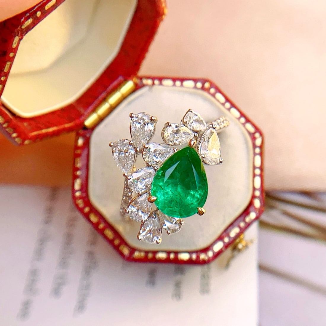 14k Gold 2.00 Ct Vivid Green Natural Emerald & Diamond Ring - 4